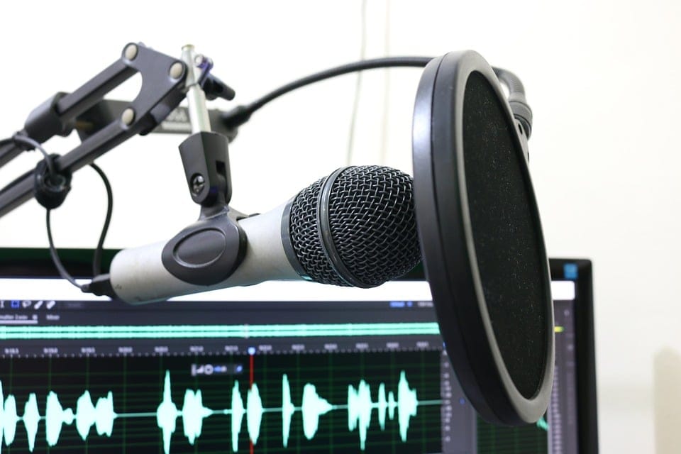 microphone-2170045_960_720 Podcasts for sales lead